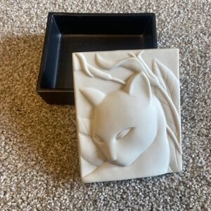 Crowning Touch Special Gift Cat Trinket Box Vintage Japan White Bas Relief Black